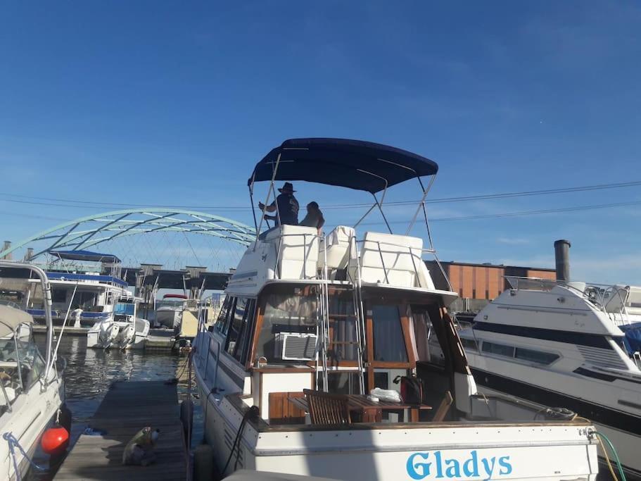 Hotel Waterfront 32' Bayliner Yacht Providence Exteriér fotografie