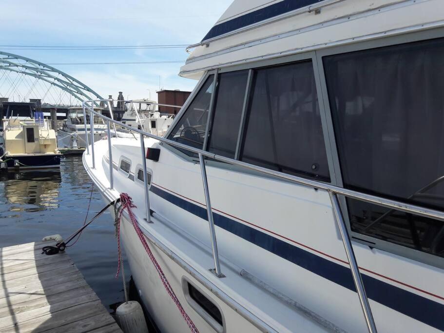 Hotel Waterfront 32' Bayliner Yacht Providence Exteriér fotografie