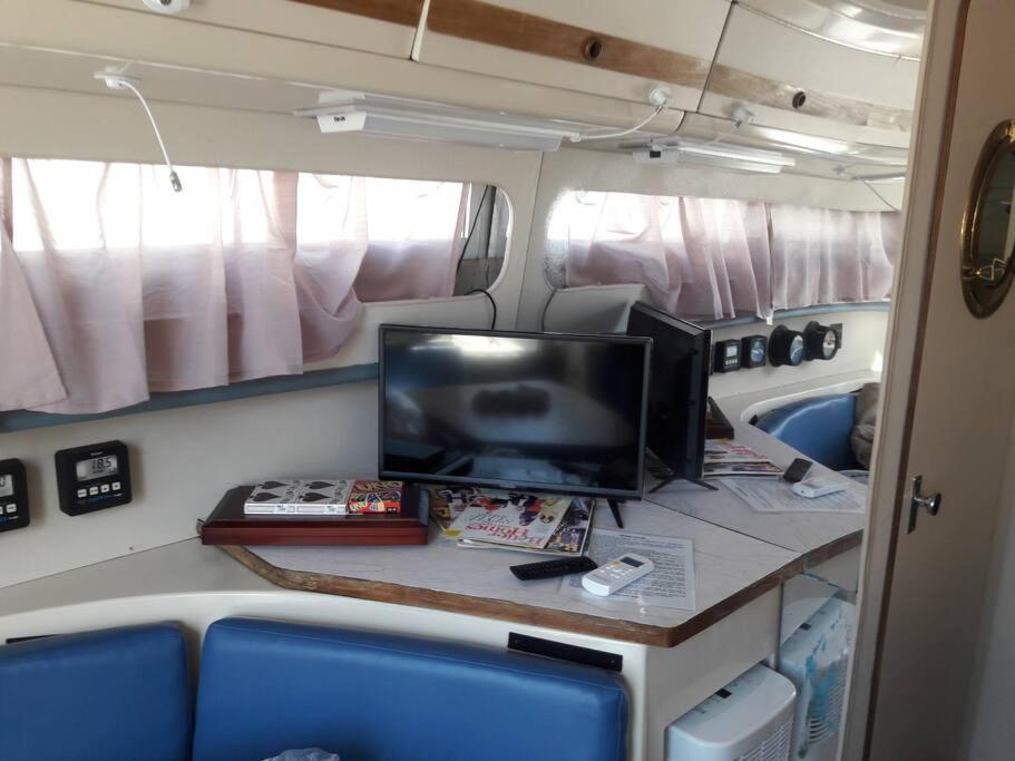 Hotel Waterfront 32' Bayliner Yacht Providence Exteriér fotografie