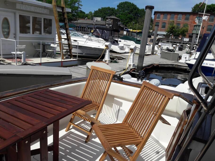 Hotel Waterfront 32' Bayliner Yacht Providence Exteriér fotografie