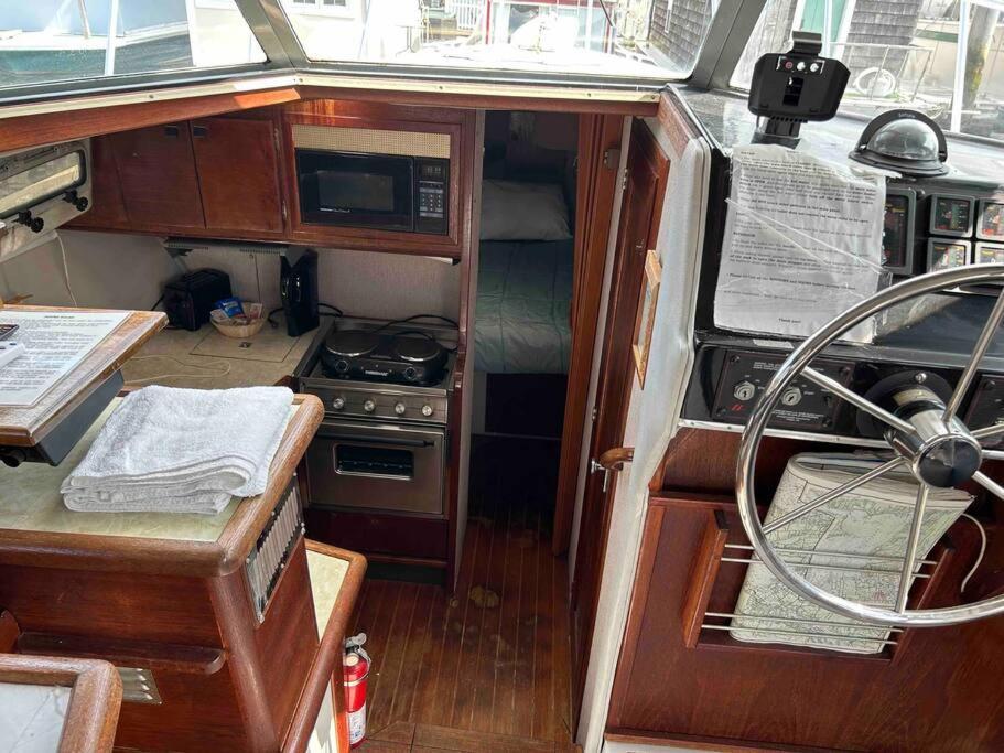 Hotel Waterfront 32' Bayliner Yacht Providence Exteriér fotografie